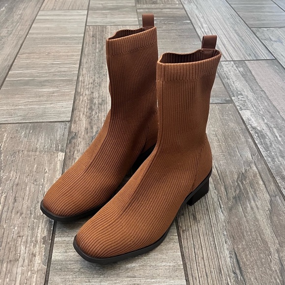 Everlane Brown Sock Boots NWOT - Picture 4 of 12